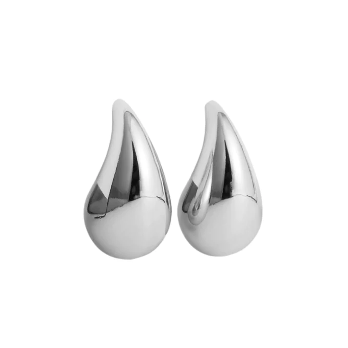 Beautiful elegant drop earrings for women, gold tone, a classic and timeless jewelry accessory.