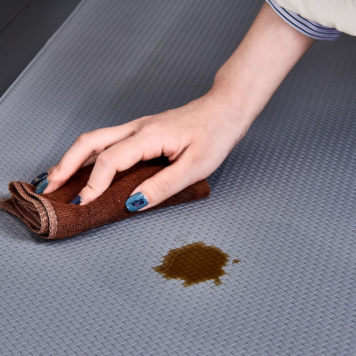 Cushioned kitchen mat, waterproof & anti-slip, providing comfort & safety in high-traffic kitchen areas.