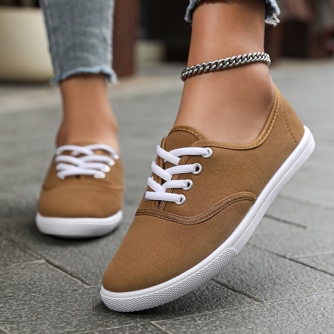 Everyday women's low-top canvas lace-up shoes, offering comfort and casual style.