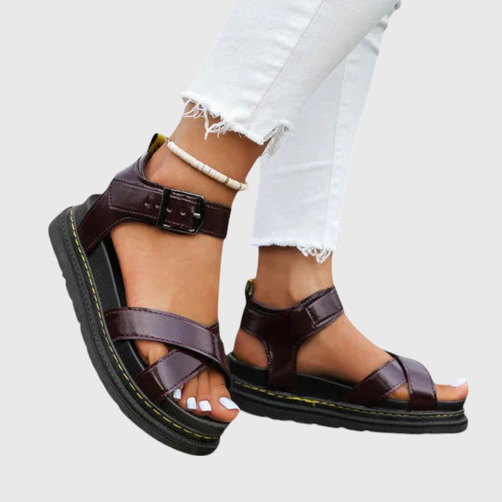 Comfortable women's orthopaedic sandals with arch support, adjustable straps, ideal for stylish everyday summer wear.