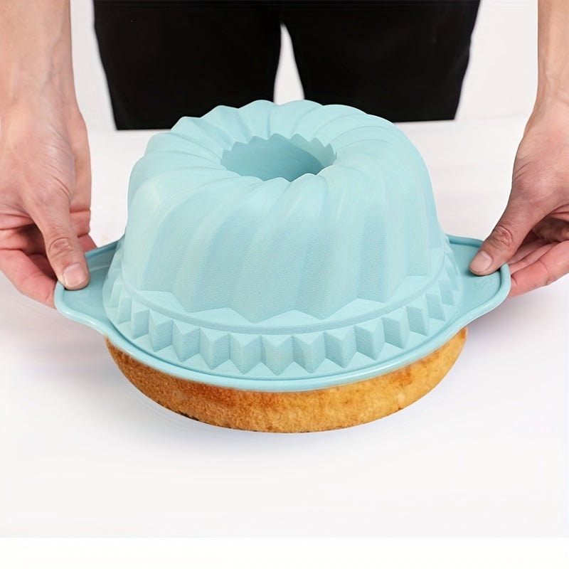 Complete bakeware set with silicone molds: cake, muffin, donut, bread. Flexible & easy release.