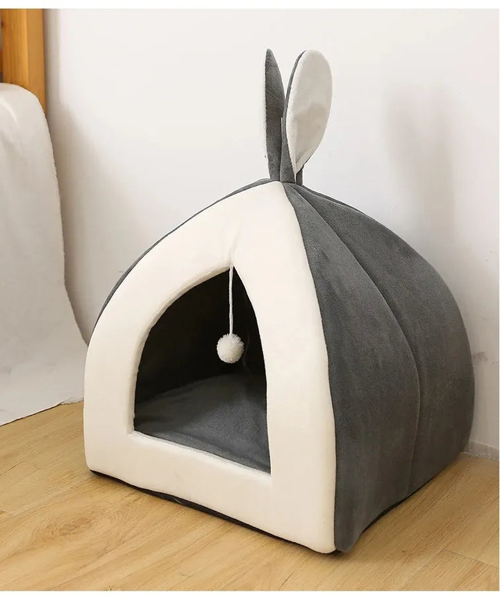 Give your cat ultimate comfort in this cozy cave pet bed with an integrated play ball. Feline security.