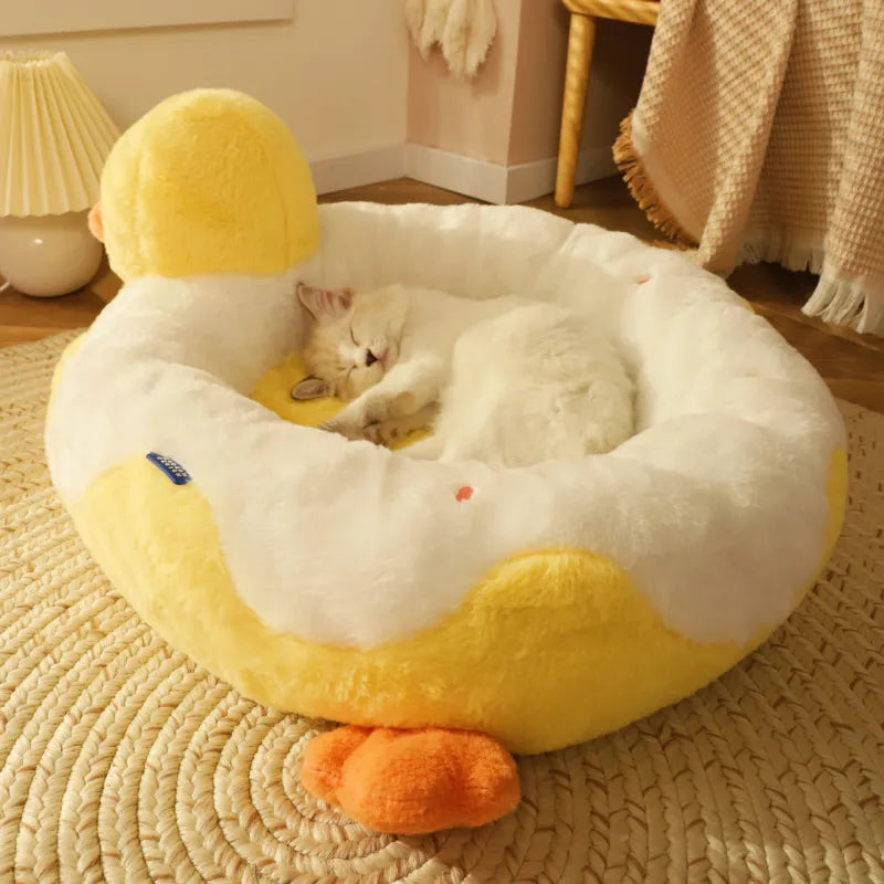 Washable duck pet bed, perfect for cats to play, rest, and relax.