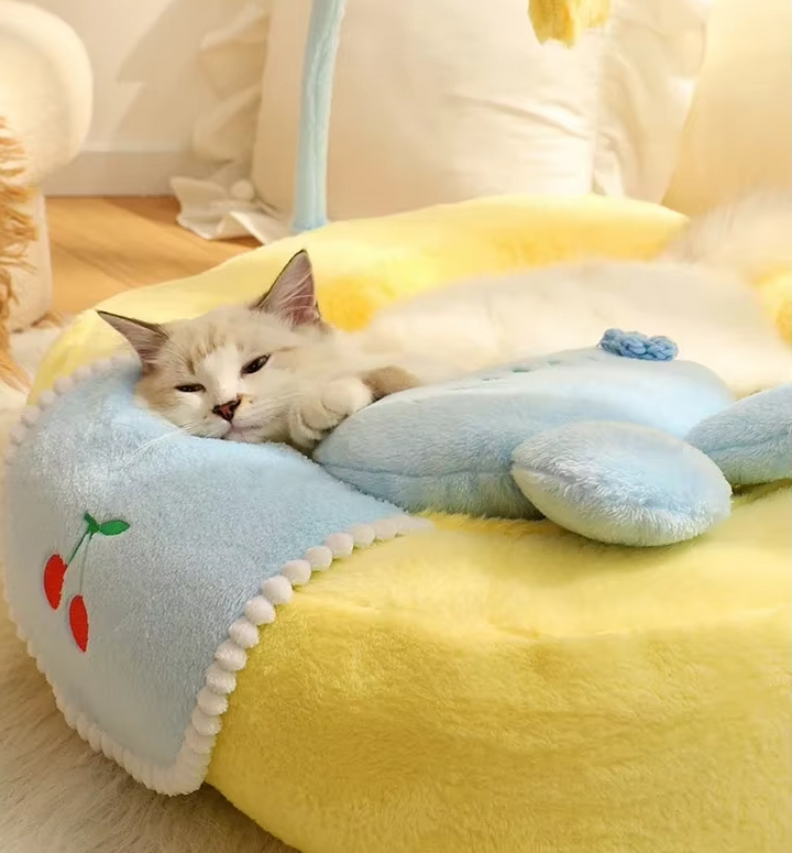 Soft duck pet bed designed for ultimate feline comfort & play. Washable cat bed.