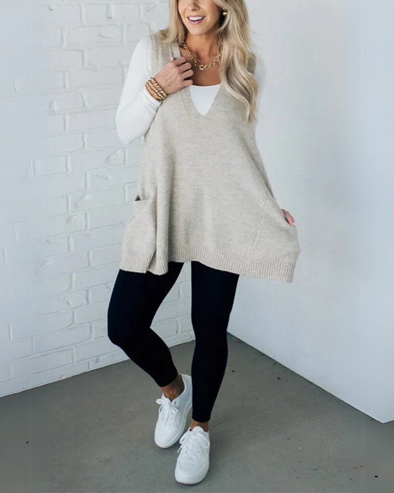 Women's fashion knit vest, a warm sleeveless jacket with practical pockets