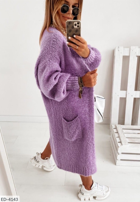 Fall fashion women's knitwear: a comfortable, oversized long cardigan for layering