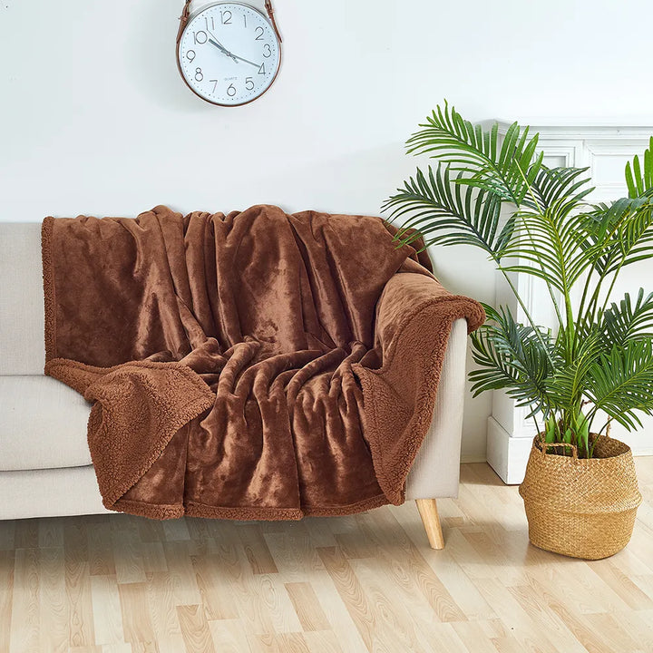 Comfortable pet blanket with sherpa & flannel, water-resistant. Protects furniture, ideal for dogs & cats.
