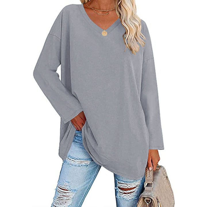 Chic women's oversized loose sweater, perfect for versatile, stylish fall and winter outfits.