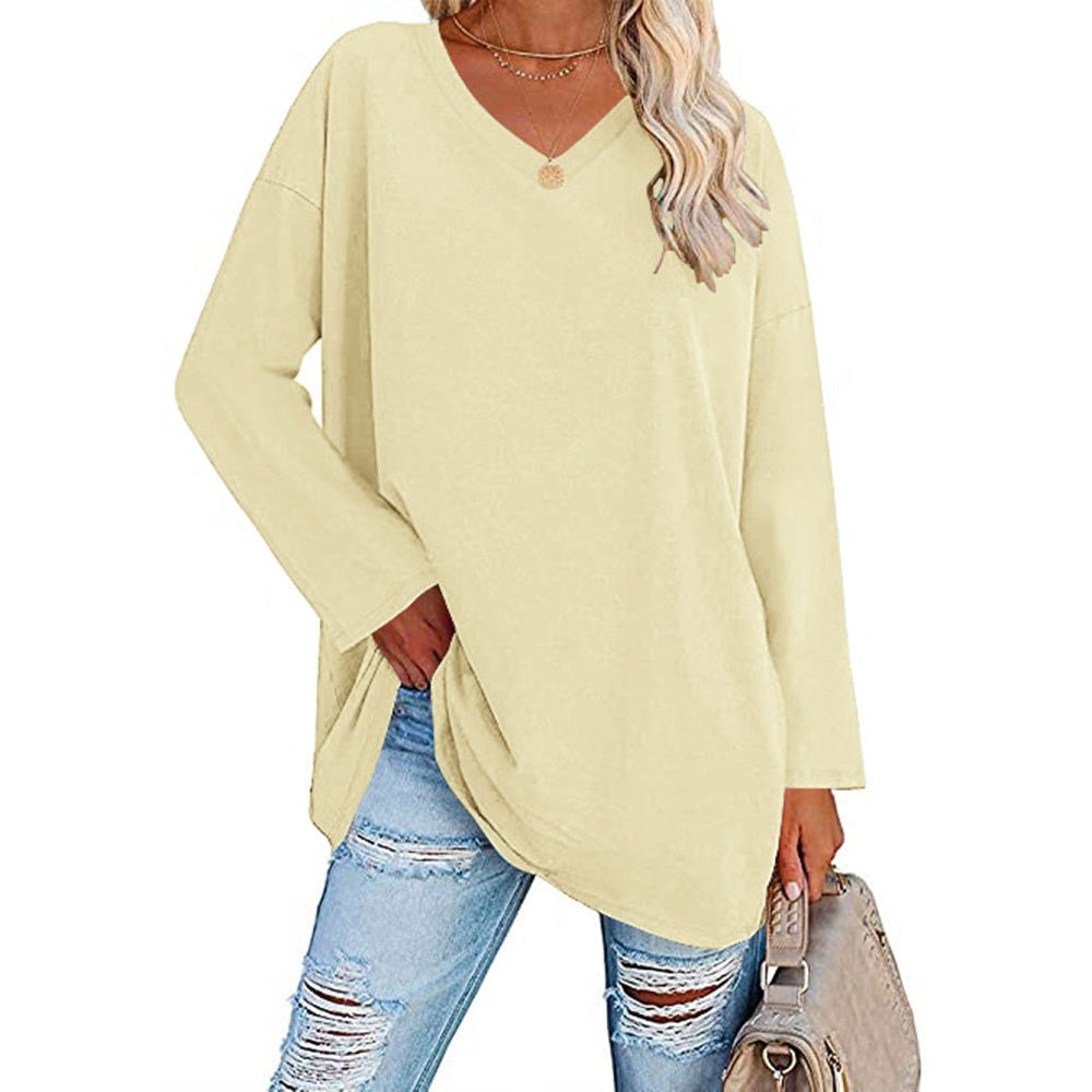 Loose-fit women's pullover sweater, designed for maximum comfort and relaxed style.