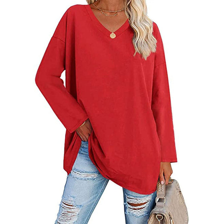 Fashionable women's loose knit sweater, a stylish and cozy oversized pullover.
