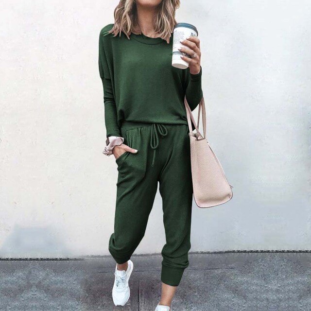 Vibrant green women's cozy jogger set, a comfortable and fashionable relaxed fit loungewear