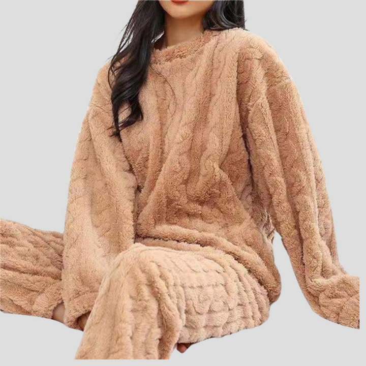 Two-piece women's pajama set featuring plush fleece fabric, perfect for warmth and comfort