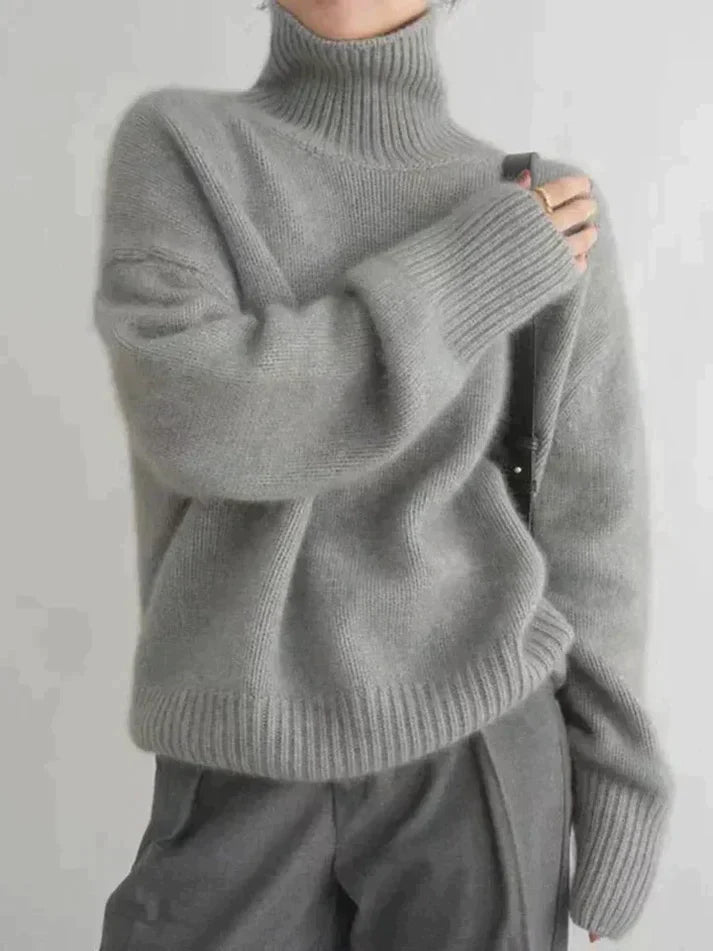 Chic women's turtleneck sweater. Warm, long-sleeve knit top with a relaxed fit, ideal for cozy fall & winter fashion.