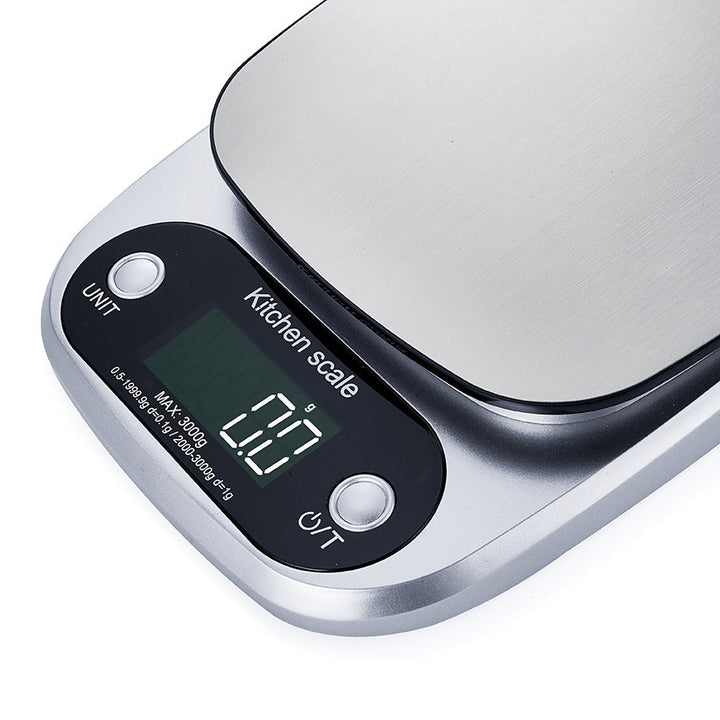 Digital kitchen scale with tare function for precise ingredient weighing in cooking & baking.