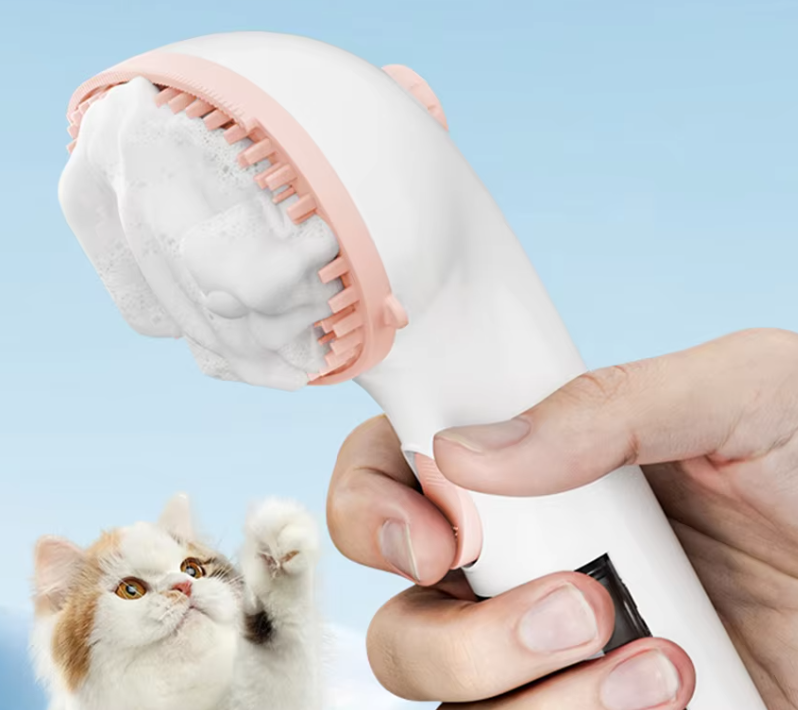 Pet grooming brush with integrated dry foam dispenser for gentle, waterless cleaning of cats & dogs.