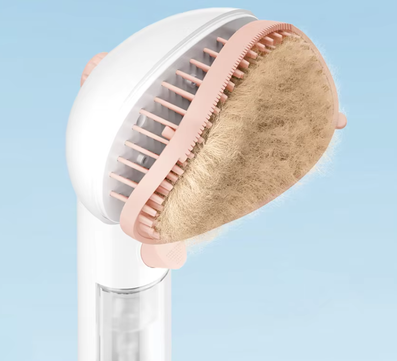 Dog & cat dry foam grooming brush for waterless cleaning. Integrated dispenser for gentle, effective pet care.