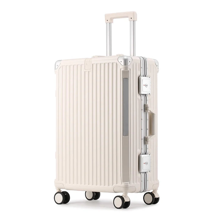 Spacious checked luggage: robust aluminum frame, smooth spinner wheels, ideal for longer travels.