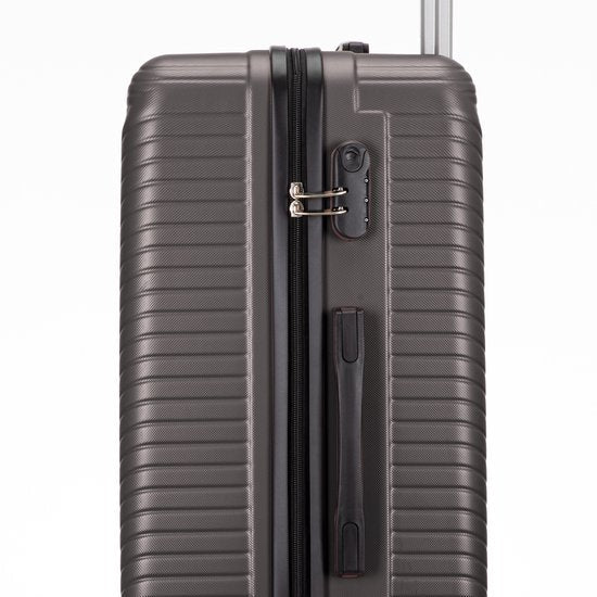Professional Cordoba hard-shell luggage for business travel, durable & secure with 360° spinner wheels.