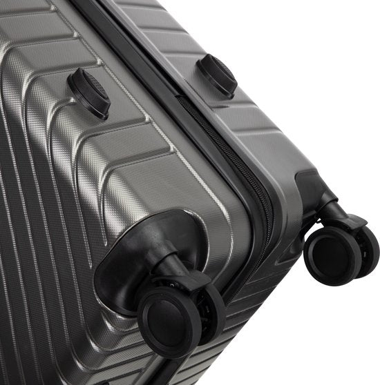 Stylish Cordoba hard-shell vacation bag with silent spinner wheels & TSA lock for stress-free holiday adventures.