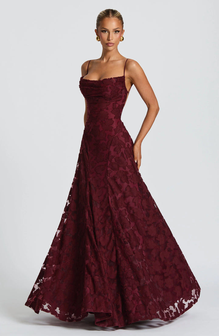 Women's formal gown: elegant backless maxi dress, spaghetti straps, ideal for evening wear.