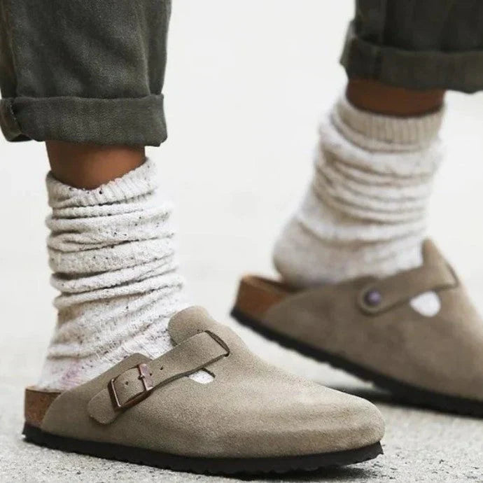 Durable beige unisex comfort sandals. Versatile summer footwear with slip-resistant sole, perfect for elegant casual style.