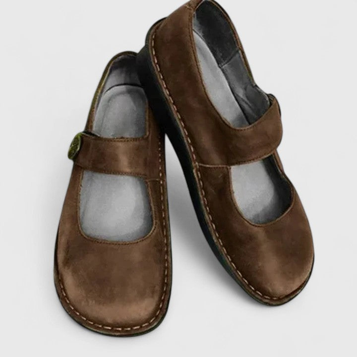 Comfortable women's Mary Jane shoes in a versatile black color, perfect for casual and elegant outfits