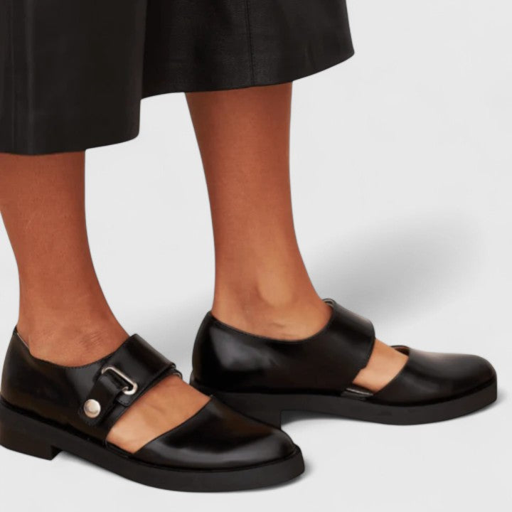 Elegant black orthopedic Mary Jane flat shoes for women, offering supreme comfort and support.