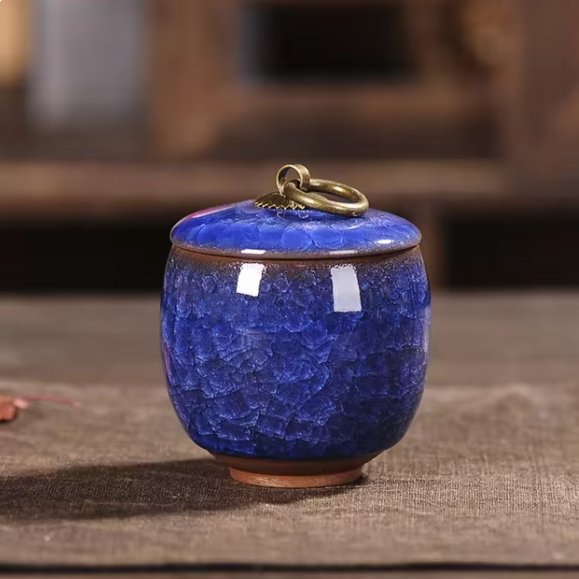 High-quality ceramic pet urn with craquelé glaze, a lasting cremation memorial for pet ashes.