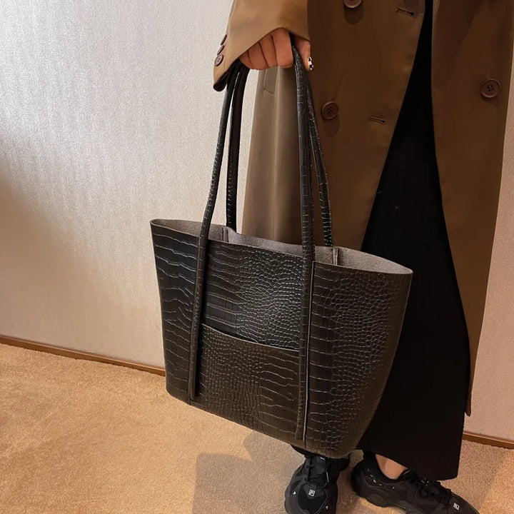 Spacious women's croc embossed shoulder bag, practical leather handbag for daily essentials