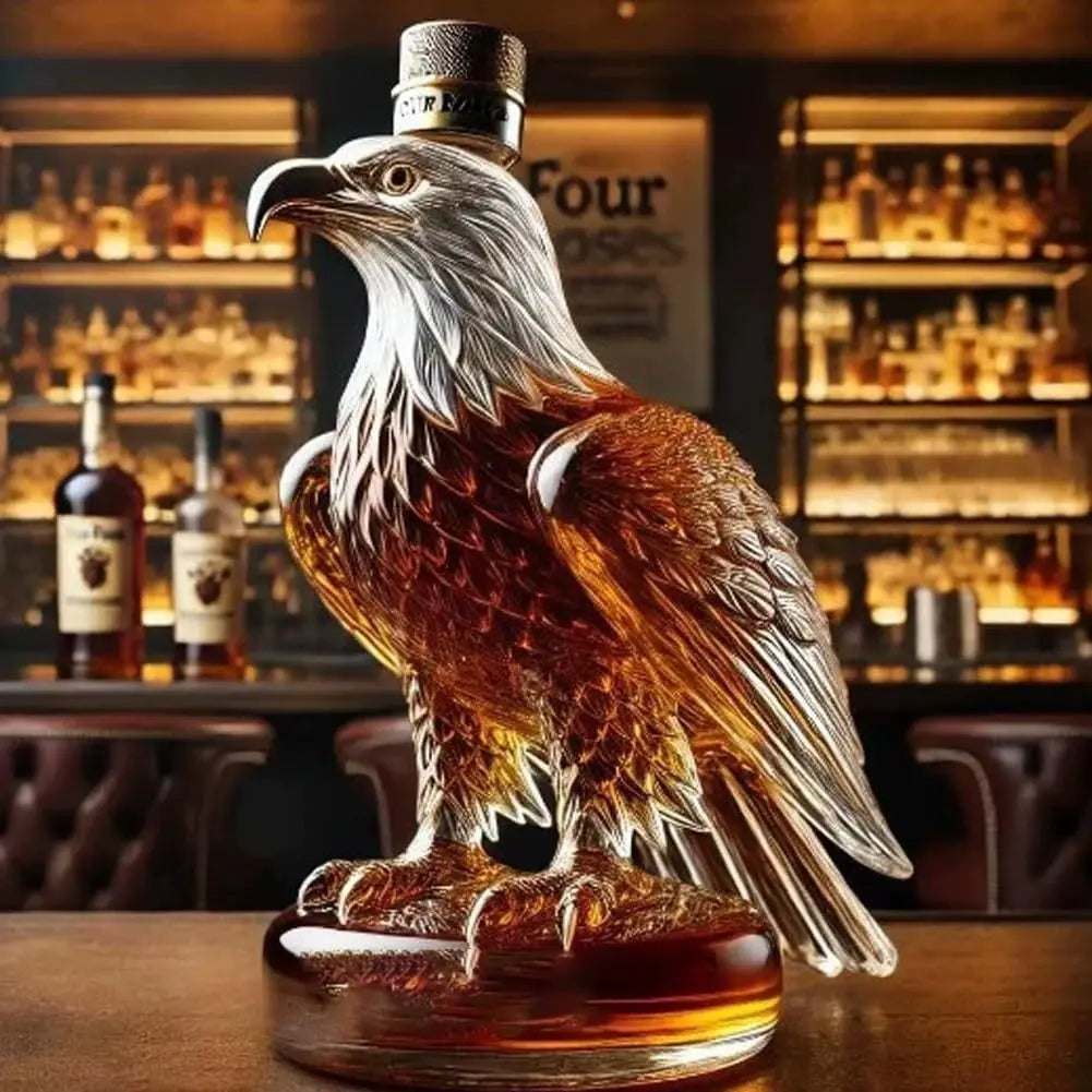 Stylish eagle design glass decanter for whiskey & spirits, enhances your barware collection and home decor.