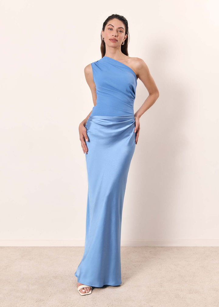 Women's elegant flowing maxi dress, a stunning summer dress with a timeless appeal.