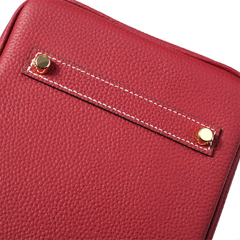 Exquisite genuine leather women's handbag, perfect for an elegant everyday look.