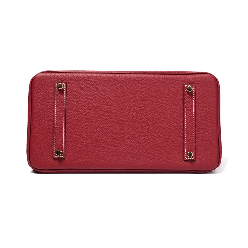 Smart luxury women's leather purse, chic and organized for daily life.