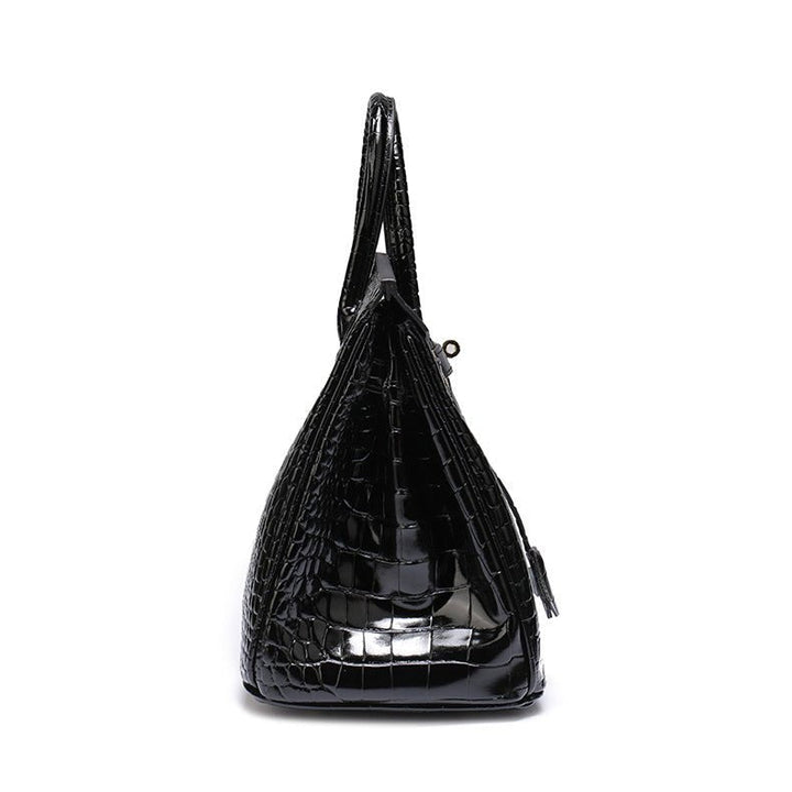 Beautiful luxury women's leather shoulder bag, organized for daily elegance.
