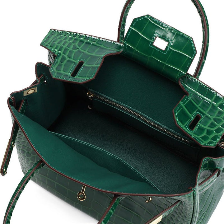 Adaptable genuine leather women's purse, everyday elegant luxury style.