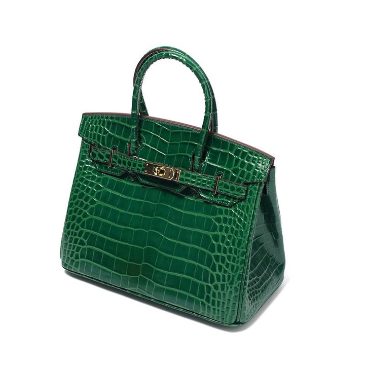 Luxury leather purse for women, an everyday elegant fashion statement.
