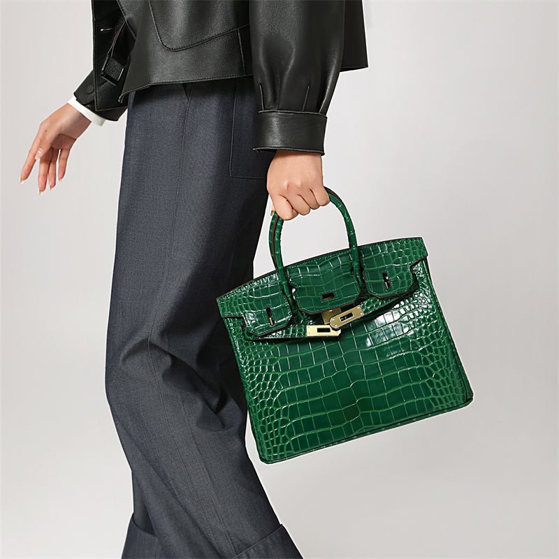 Stylish women's luxury leather handbag, elegant for daily fashion needs.