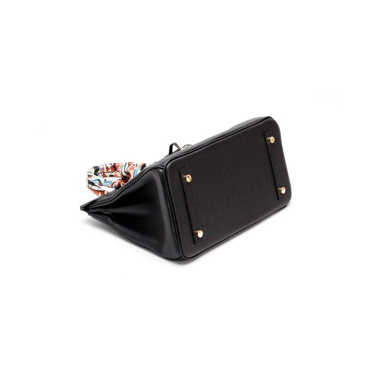 Chic everyday women's leather purse, organized genuine leather luxury accessory.