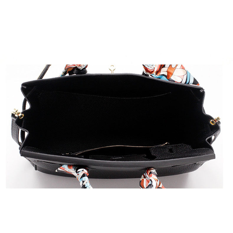 Modern chic women's leather bag, versatile everyday fashion for women.