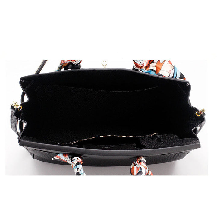 Modern chic women's leather bag, versatile everyday fashion for women.