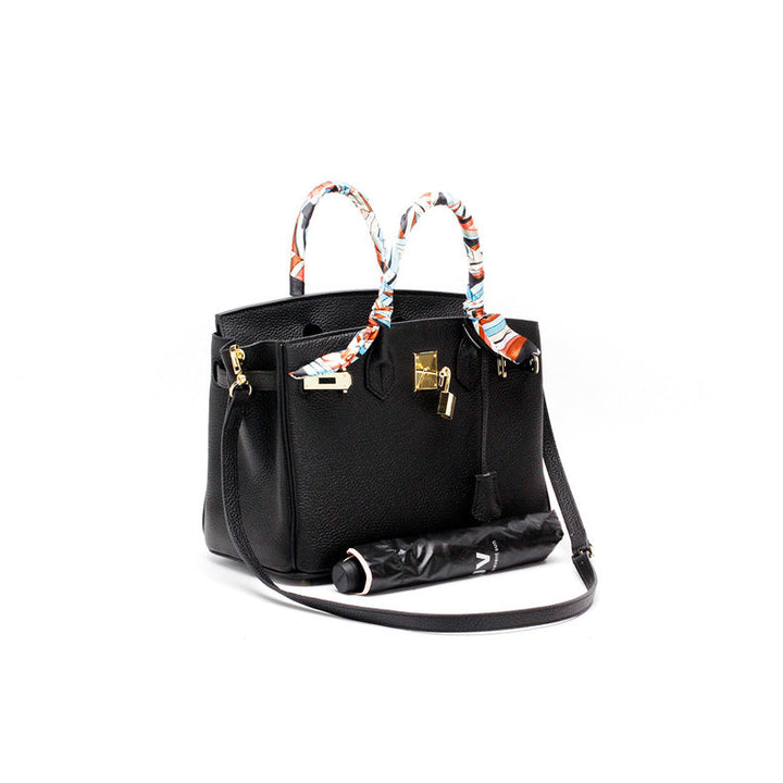 Designer luxury women's leather shoulder bag, sophisticated daily accessory.