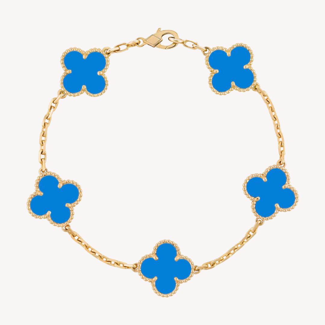 Ladies' silver-toned clover charm bracelet with delicate agate gemstone details.