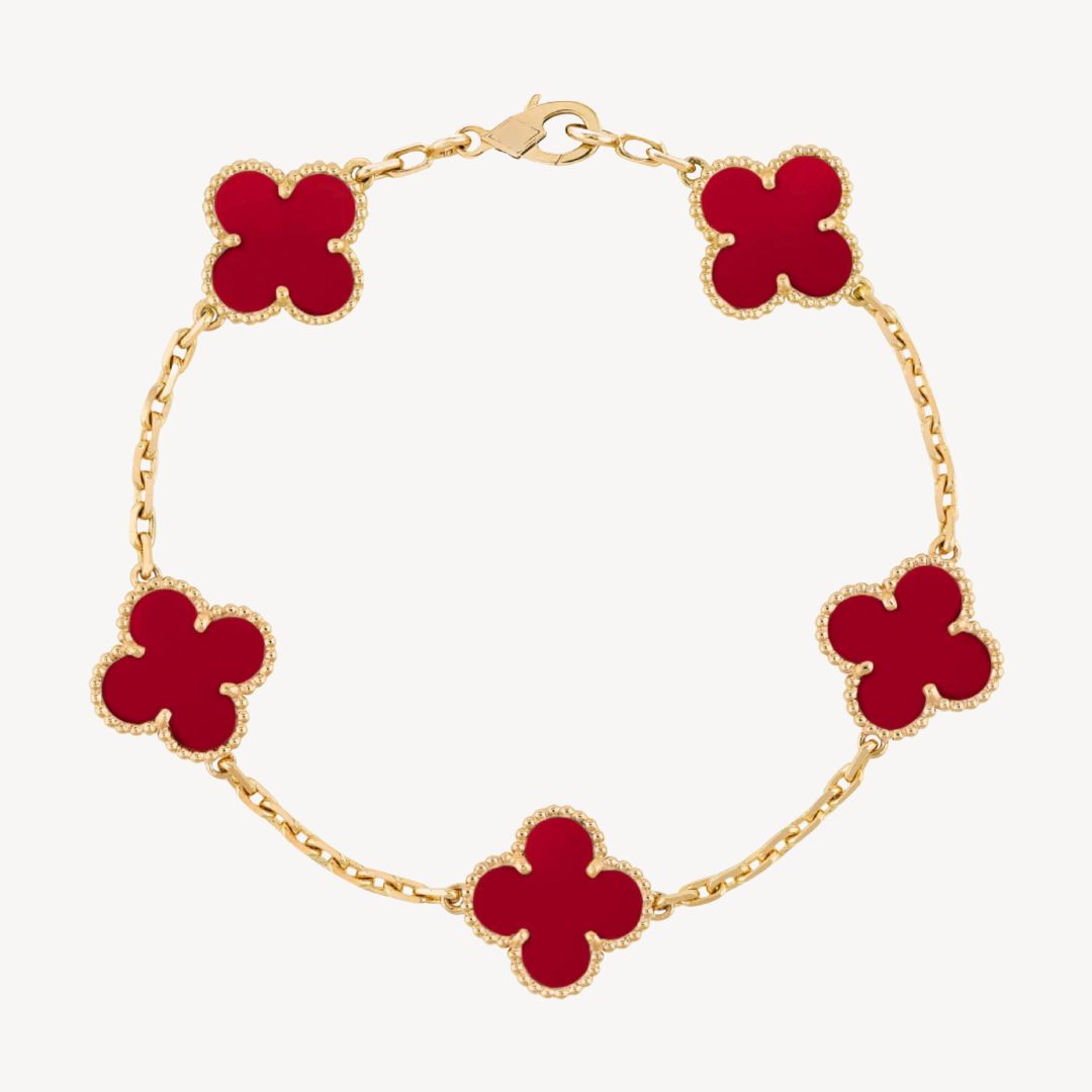 Fashionable women's agate gemstone bracelet, featuring exquisite clover charms.