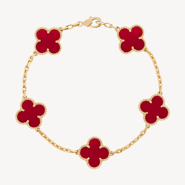 Fashionable women's agate gemstone bracelet, featuring exquisite clover charms.