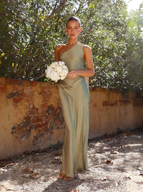 Women's sophisticated one shoulder maxi dress in vibrant green for spring casual wear.
