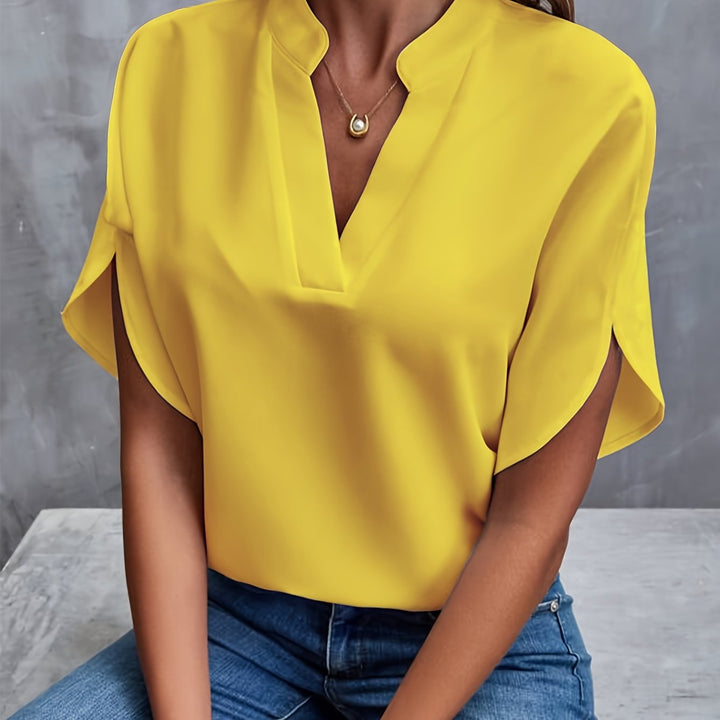 Everyday elegance: a lightweight, flowy women's blouse for versatile fashion.
