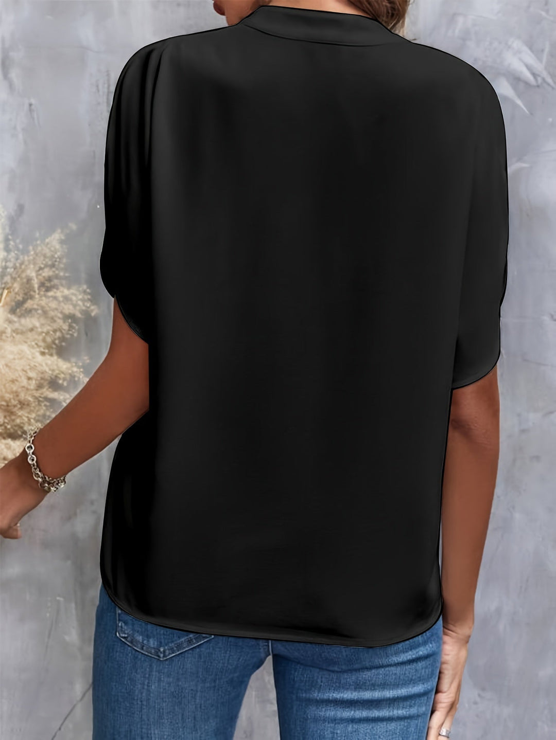 Stylish women's blouse for spring outfits and summer fashion.