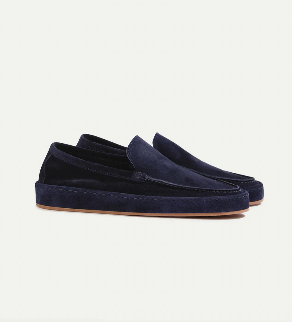 Men's smart casual slip-on loafers, offering elegant style & a cushioned fit for comfortable everyday wear.