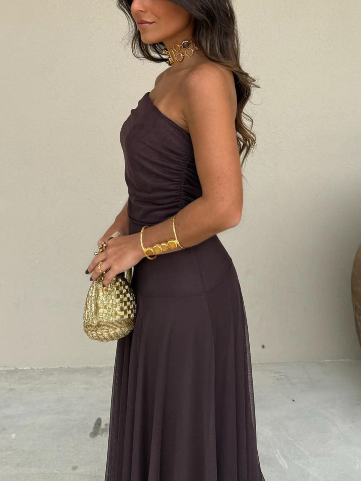 Sophisticated off-shoulder long dress for women, an elegant choice for evening and cocktail events.