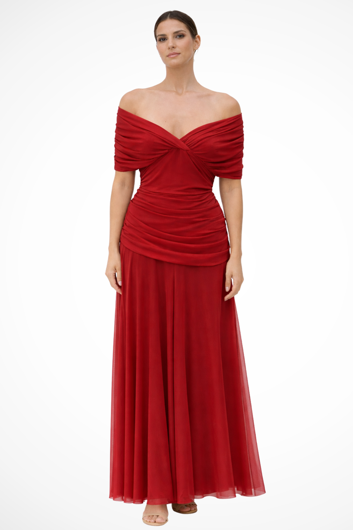 Versatile women's off-shoulder pleated midi dress, suitable for elegant summer gatherings & parties.